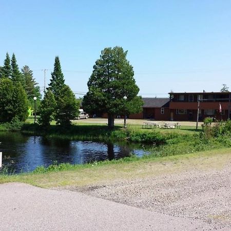 Bear Paw Inn Michigamme Bagian luar foto