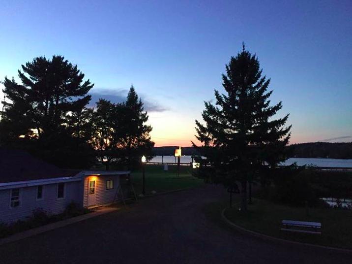 Bear Paw Inn Michigamme Bagian luar foto